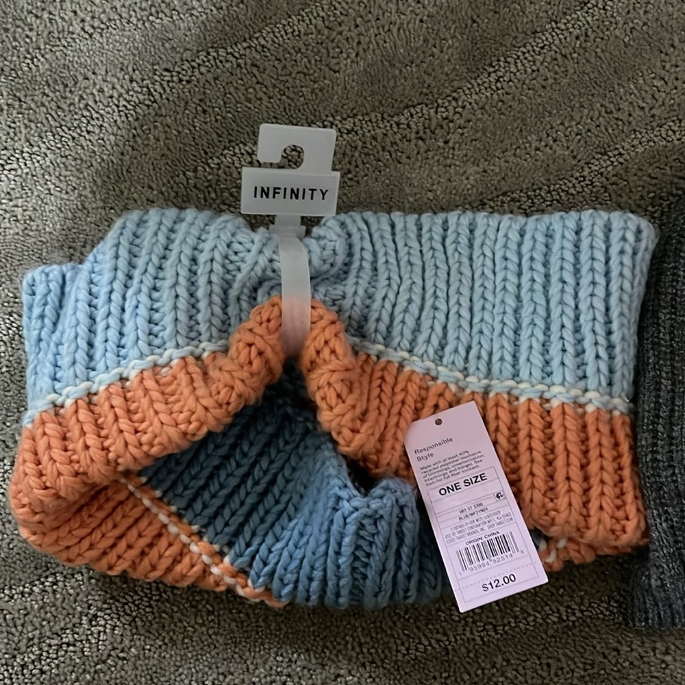 Small Infinity scarves - Picture 2 of 3
